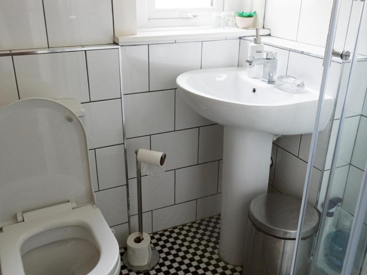 Pass The Keys Cozy Two Bed Flat Near Glasgow Airport & Paisley Zewnętrze zdjęcie