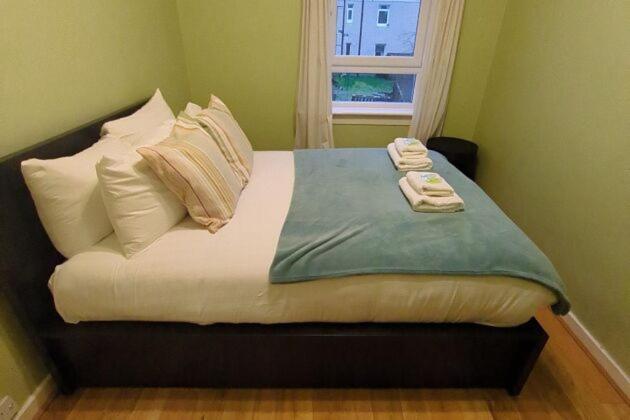 Pass The Keys Cozy Two Bed Flat Near Glasgow Airport & Paisley Zewnętrze zdjęcie